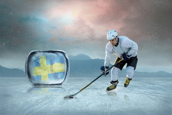 Ijshockeyspeler op ijs — Stockfoto