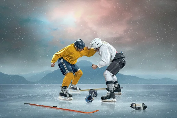 Jugadores de hockey sobre hielo — Foto de Stock