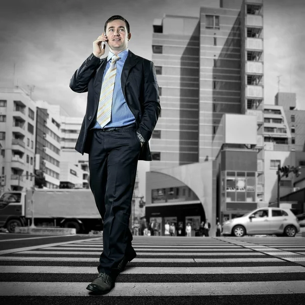 Businessman speaking on phone — Stock Photo, Image