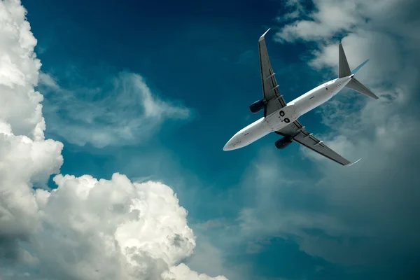 Airplane flying — Stock Photo, Image