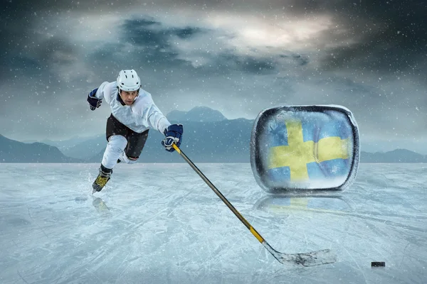 Ishockeyspelare på is — Stockfoto