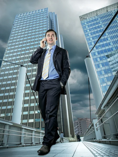 Businessman speaking on phone — Stock Photo, Image