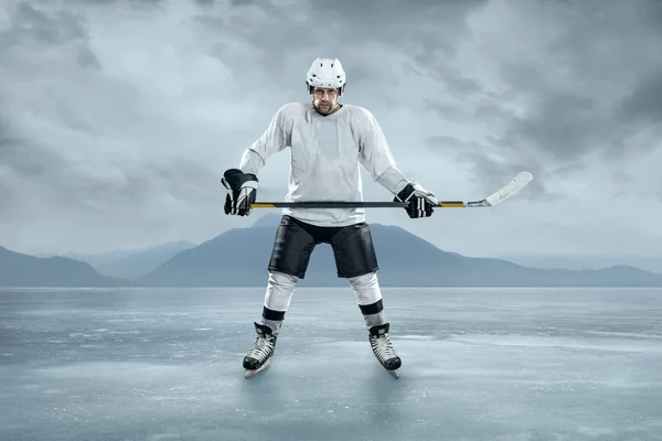 Jugador de hockey sobre hielo —  Fotos de Stock