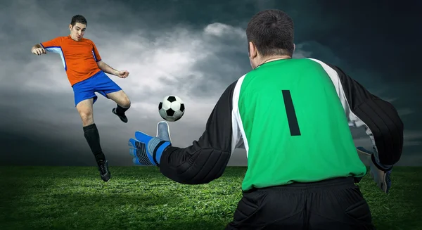 Due giocatori di calcio — Foto Stock