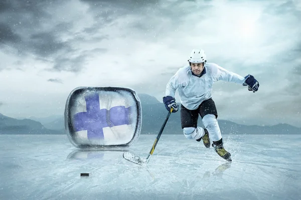 Ice hockey player on the ice — Stock Photo, Image