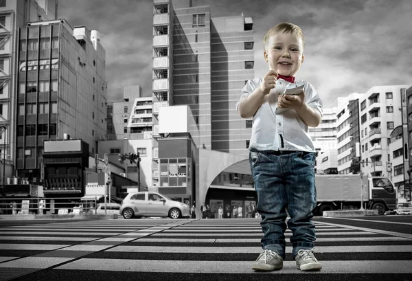 Child with phone — Stock Photo, Image