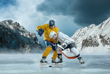 on Ice buz hokeyi oyuncuları.
