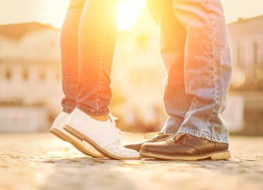 Sokağın çiftler ayakta kal