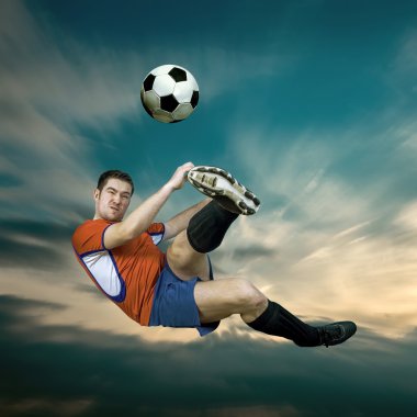 Futbol oyuncu topu ile