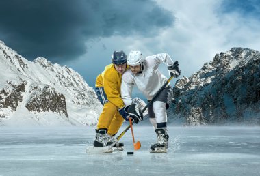 on Ice buz hokeyi oyuncuları.