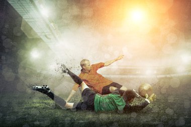 futbolcular topu ile