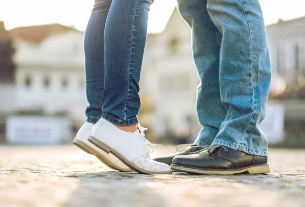 Couples feet stay at the street — Stock Photo, Image