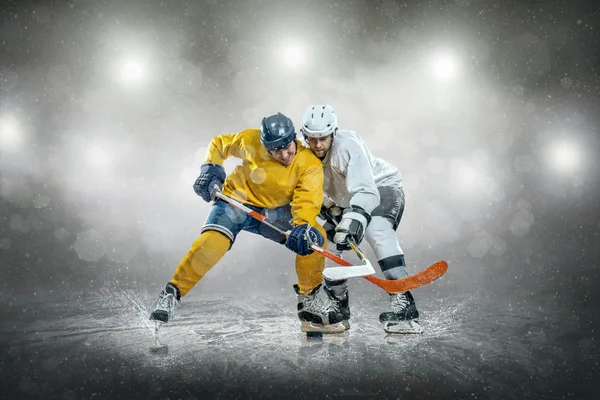 Ice hockey players in action — Stock Photo, Image