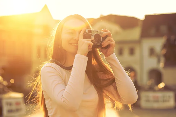 Turista con cámara fotográfica — Foto de Stock