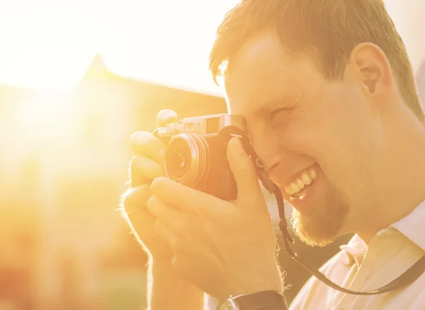 Turista com câmera fotográfica — Fotografia de Stock