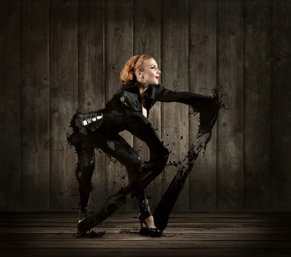 Žena tanečnice pózuje — Stock fotografie