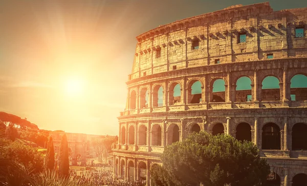 Luogo di viaggio popolare - Colosseo Romano . — Foto Stock
