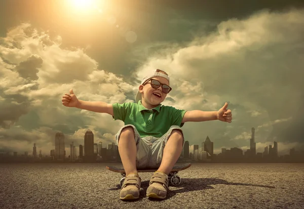 Cute Child with skateboard — Stock Photo, Image