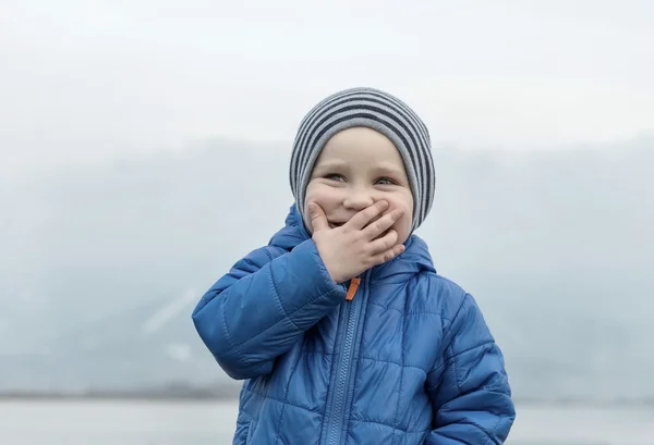 Child stay on the road — Stock Photo, Image