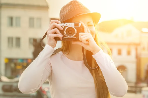 Turista con cámara fotográfica — Foto de Stock