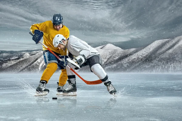 Hokej na lodzie graczy w akcji — Zdjęcie stockowe