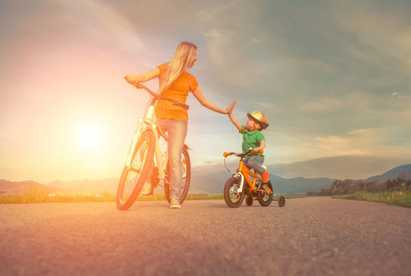 Mother and son on the bicycles — Stock Photo, Image