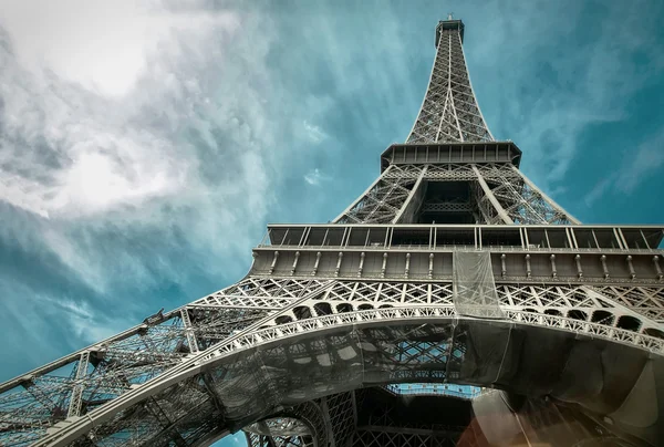 Torre Eiffel sob luz do sol — Fotografia de Stock