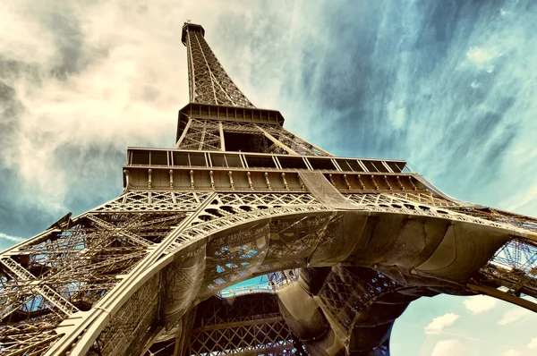 Torre Eiffel sob luz do sol — Fotografia de Stock