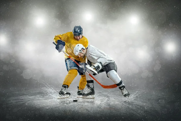 Ice hockey players in action — Stock Photo, Image