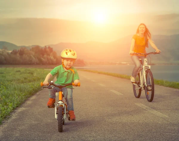 Mother and son on the bicycles — Stock Photo, Image