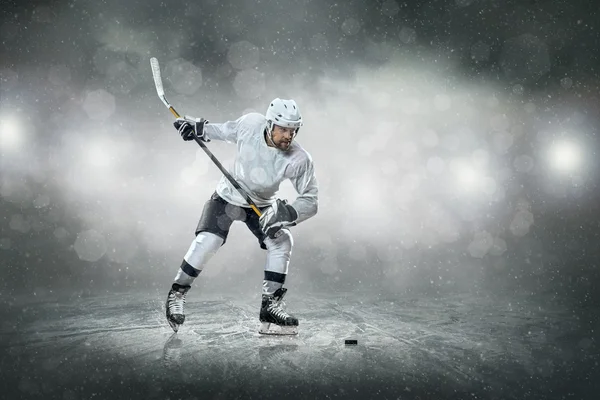 Joueur de hockey sur glace — Photo