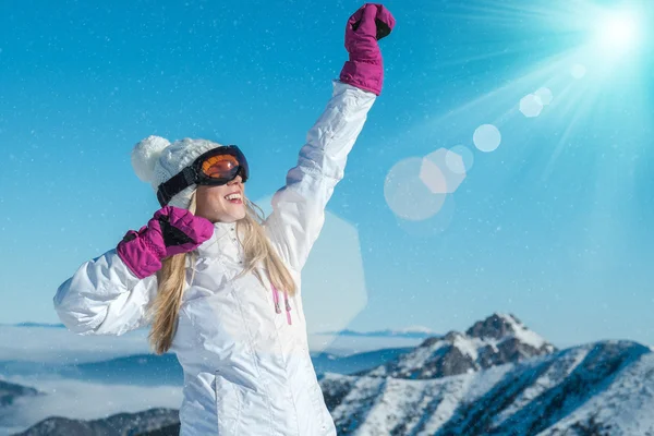 Female standing  on the top of mountain — Stock Photo, Image