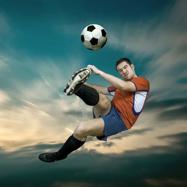 Fußballer mit Ball — Stockfoto