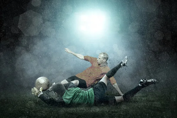 Fotbaloví hráči s míčem — Stock fotografie