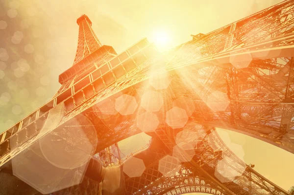 The Eiffel tower under sun light — Stock Photo, Image