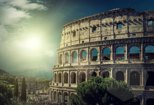 Lugar de viaje popular - Coliseo romano . — Foto de Stock