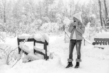 Kış, sarışın kadın