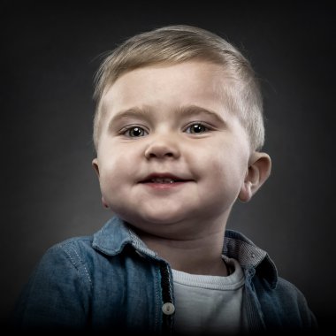 Sarışın çocuk portresi