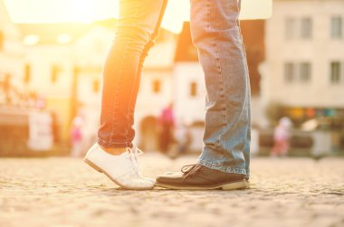 Sokağın çiftler ayakta kal