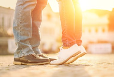 Sokağın çiftler ayakta kal