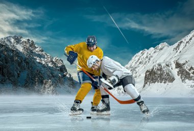 on Ice buz hokeyi oyuncuları.