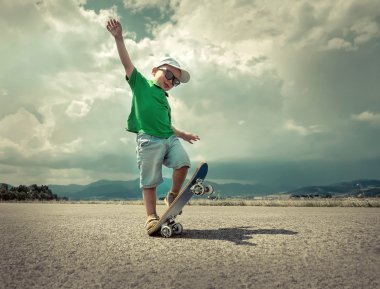 kaykay ile şirin çocuk