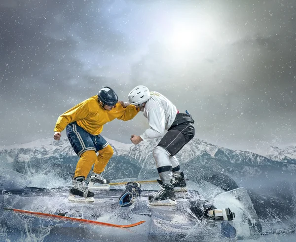 Giocatori di hockey su ghiaccio in azione — Foto Stock