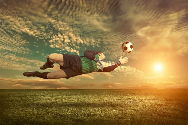 Ποδοσφαιριστής με μπάλα — Φωτογραφία Αρχείου