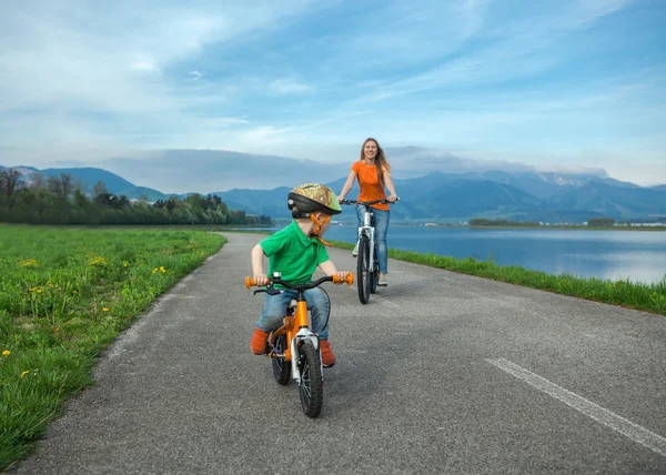 Mother and son on the bicycles — Stock Photo, Image