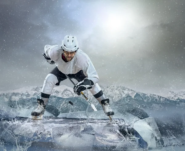 Eylem açık buz hokeyi oyuncusu — Stok fotoğraf