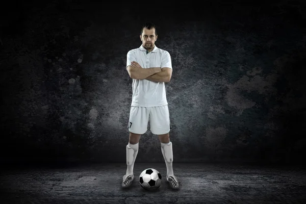 Salpicadura de gotas alrededor de jugador de fútbol — Foto de Stock