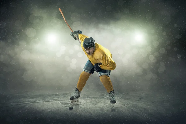 Joueur de hockey sur glace — Photo