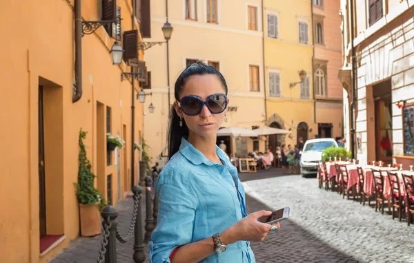 Female tourist shoot by phone in Roma — Stock Photo, Image