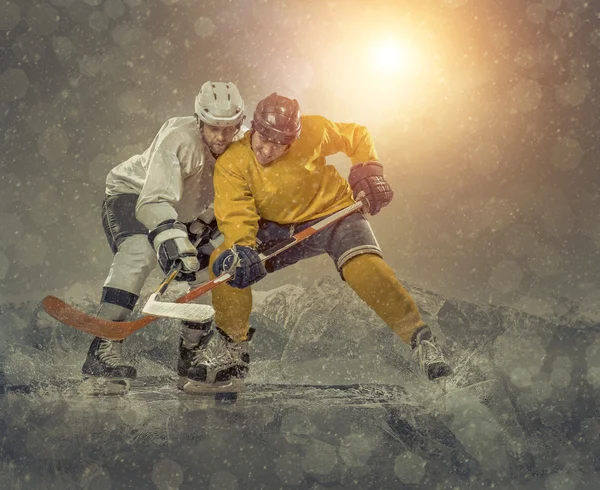 Ice hockey players on ice. — Stock Photo, Image